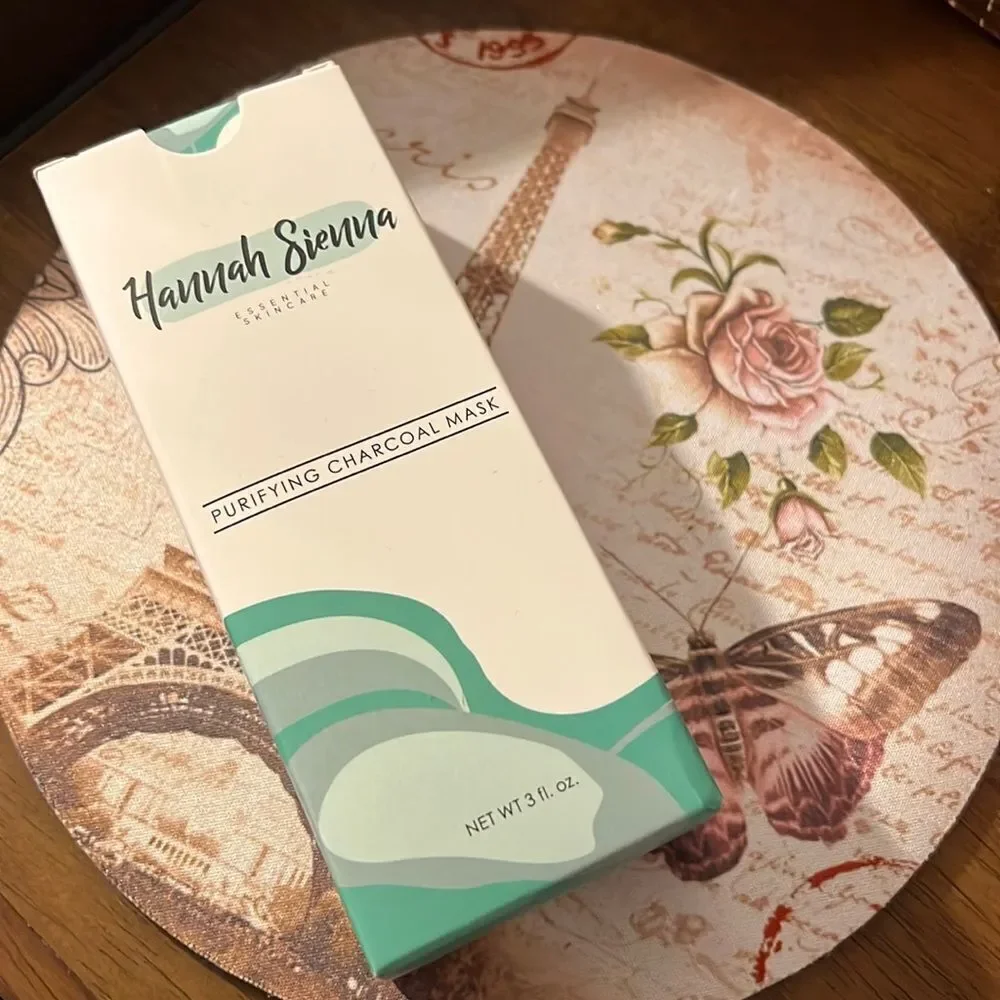 NEW IN BOX Hannah Sienna Charcoal Mask ▪︎3 oz